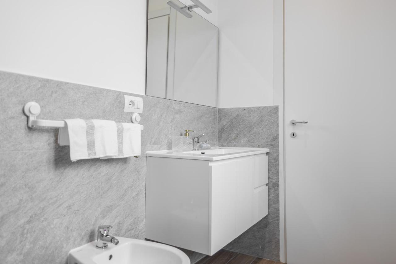 Lora Apartment,Free Private Parking, Self Check In,1 Комо Экстерьер фото