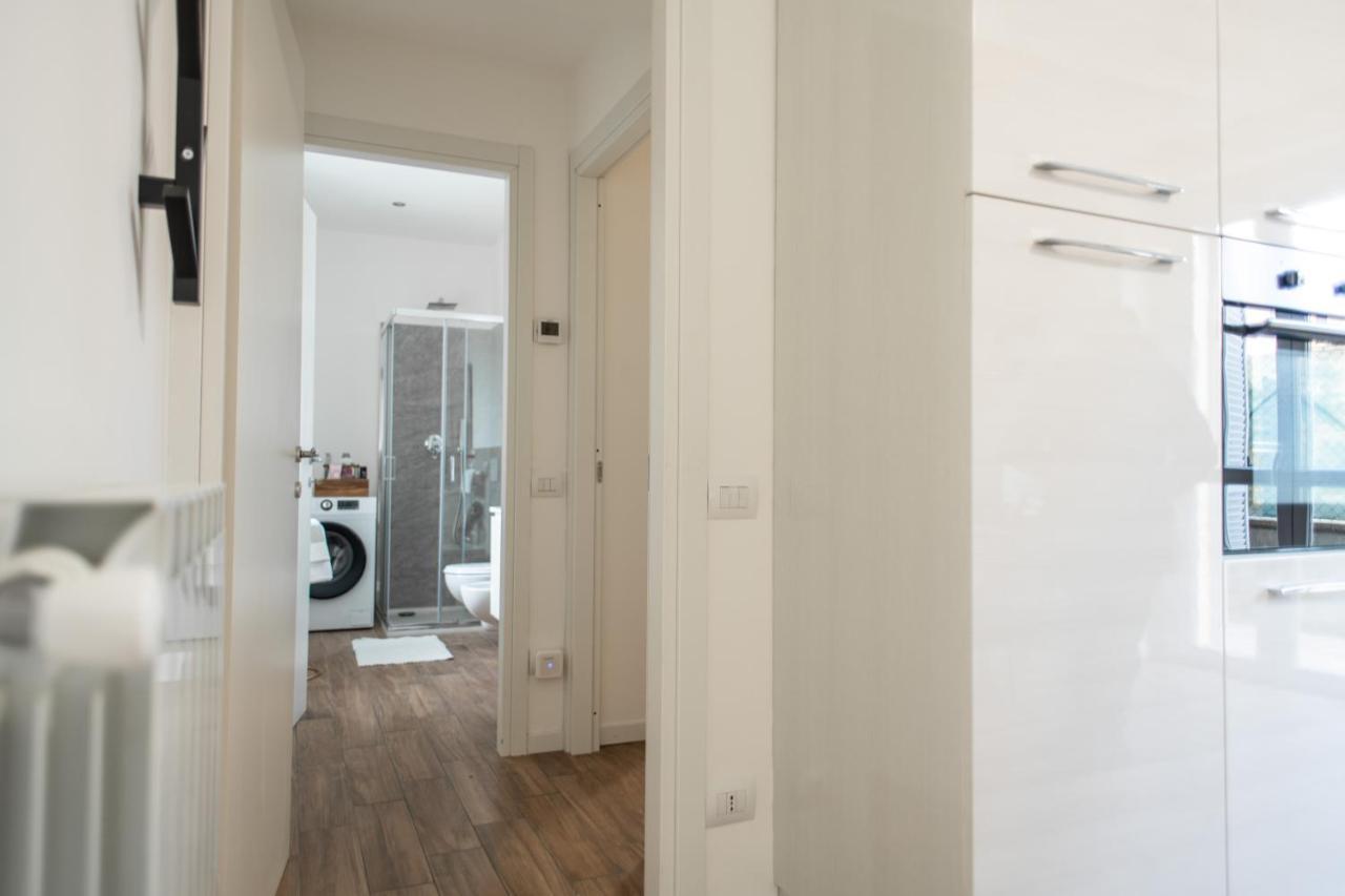 Lora Apartment,Free Private Parking, Self Check In,1 Комо Экстерьер фото